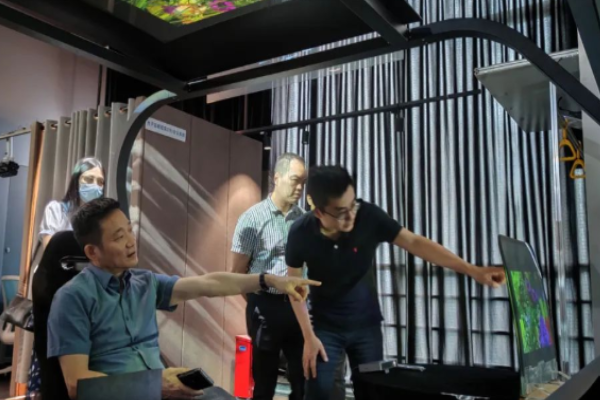 广州市工信局叶嵩领导一行莅临光子晶体科技参观指导