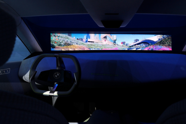 数字化情感体验充满憧憬 光子透明芯片显示技术赋能BMW创想未来之夜
