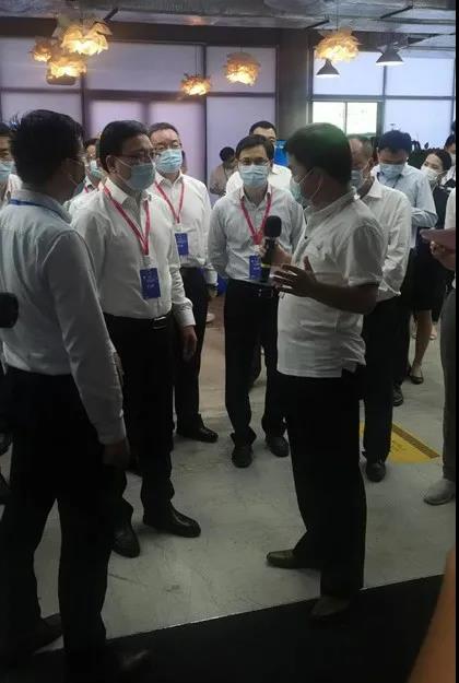 深圳市市长陈如桂一行莅临光子晶体科技参观指导 深圳市市长陈如桂一行莅临光子晶体科技参观指导