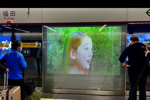 光子地铁屏蔽门透明显示 | 深圳地铁11号线