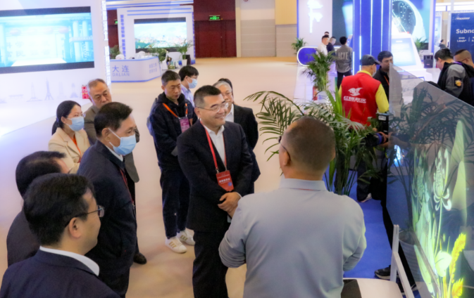 光子透明芯片显示技术备受关注 光子晶体科技迎来APEC技展会开门红